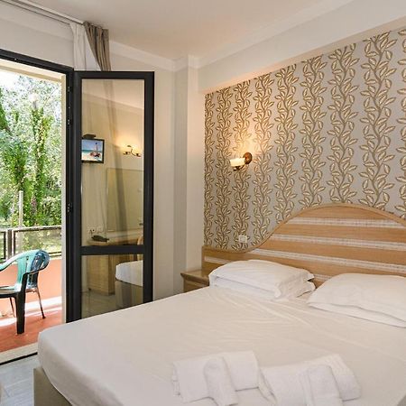 Hotel Nedy Marina di Massa Kültér fotó
