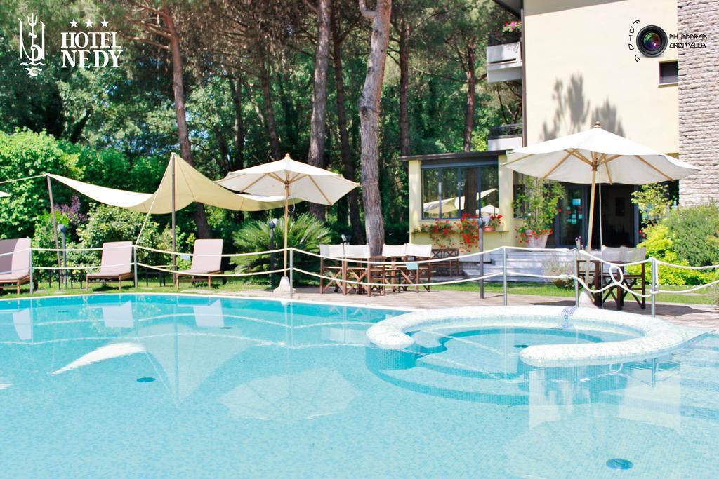 Hotel Nedy Marina di Massa Kültér fotó