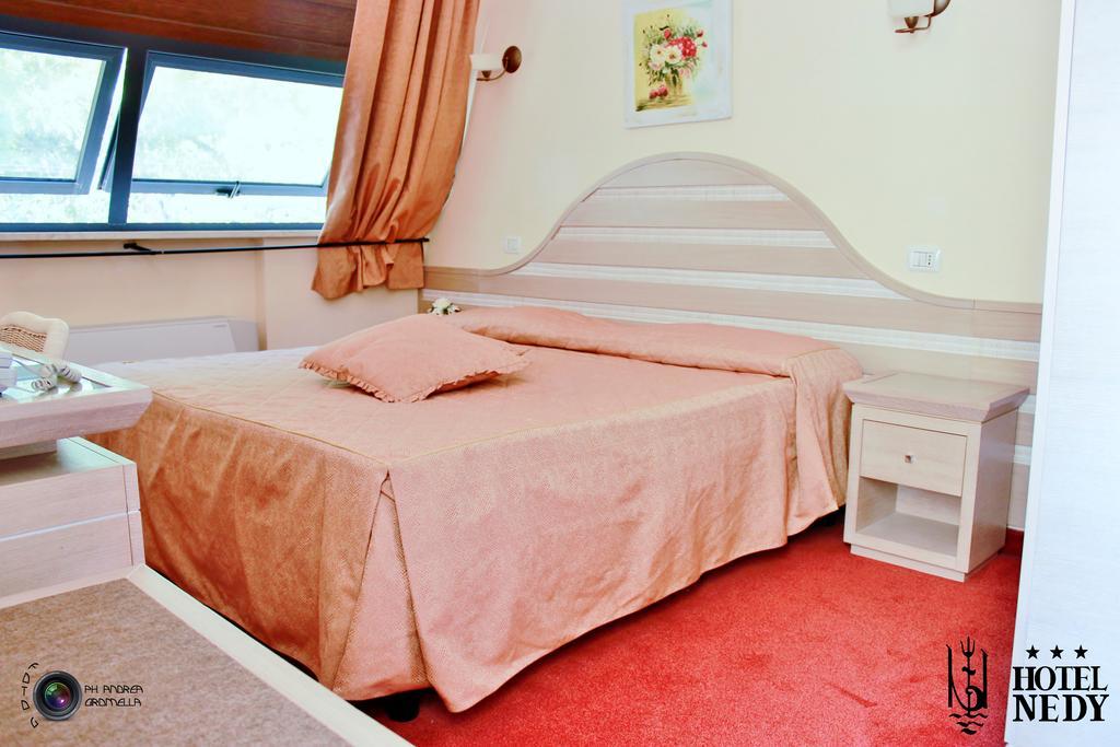 Hotel Nedy Marina di Massa Kültér fotó
