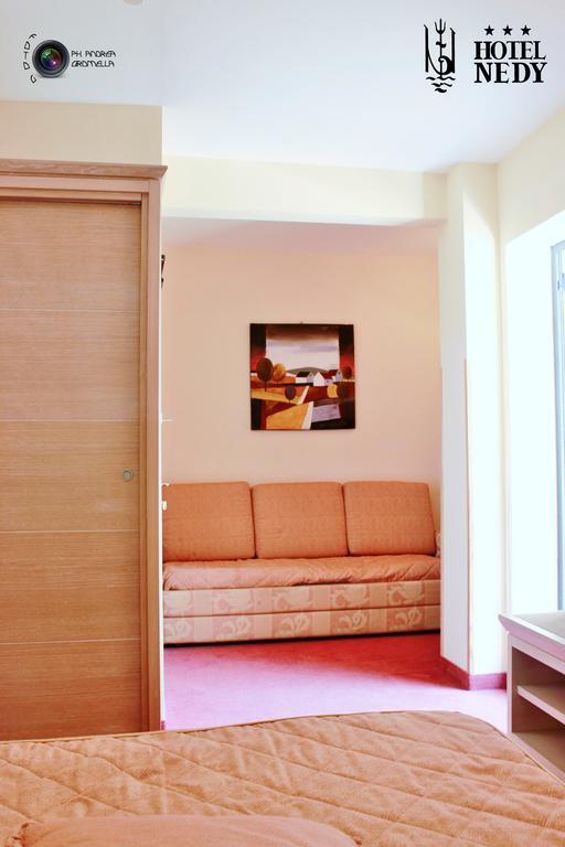 Hotel Nedy Marina di Massa Kültér fotó