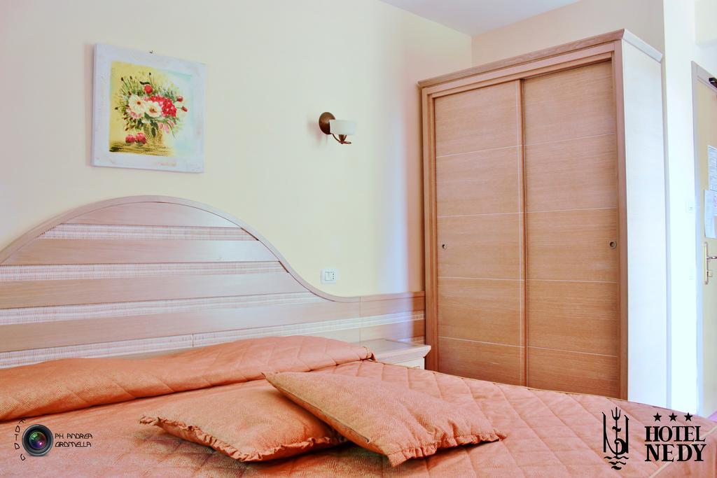 Hotel Nedy Marina di Massa Kültér fotó
