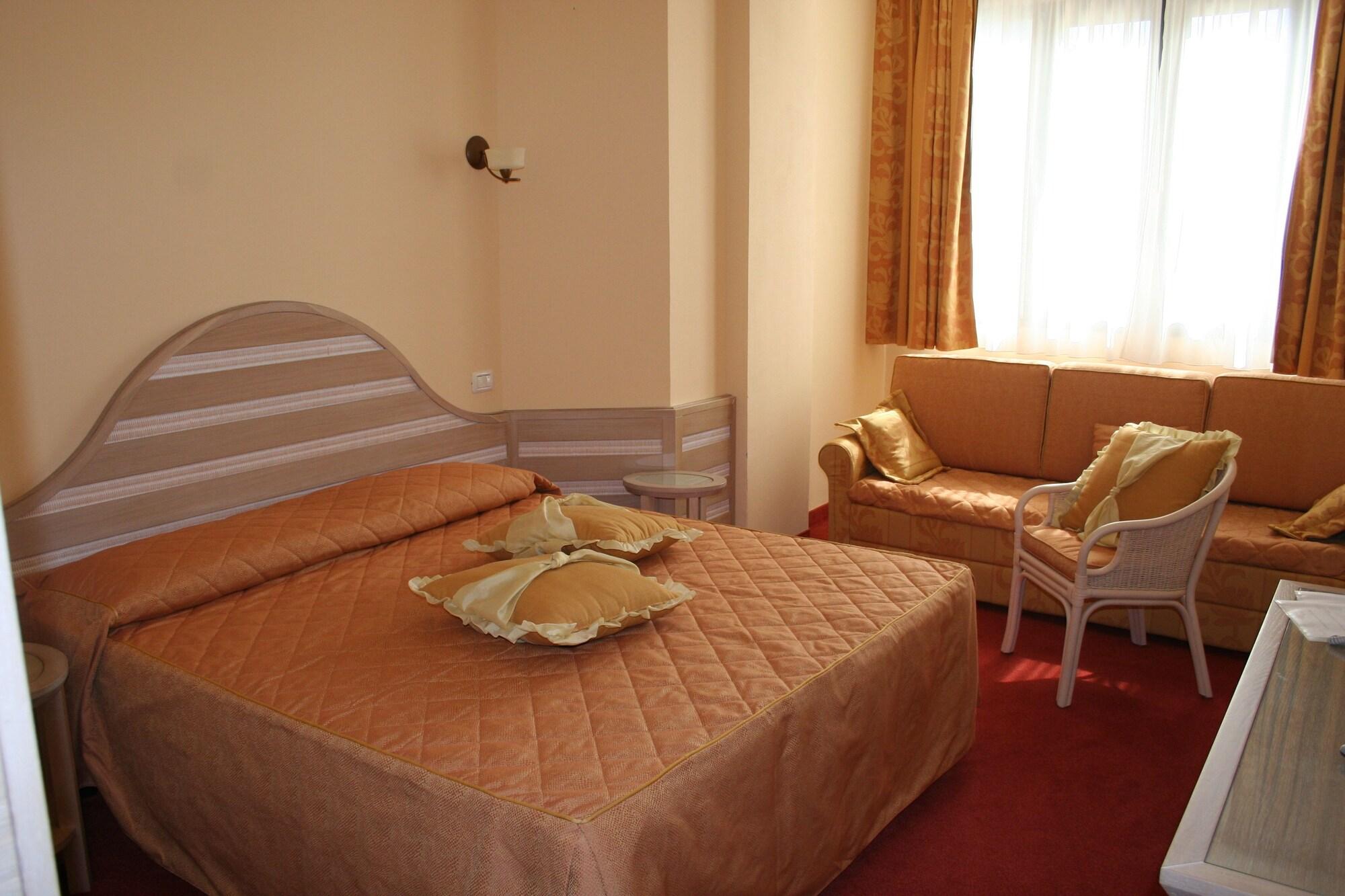 Hotel Nedy Marina di Massa Kültér fotó