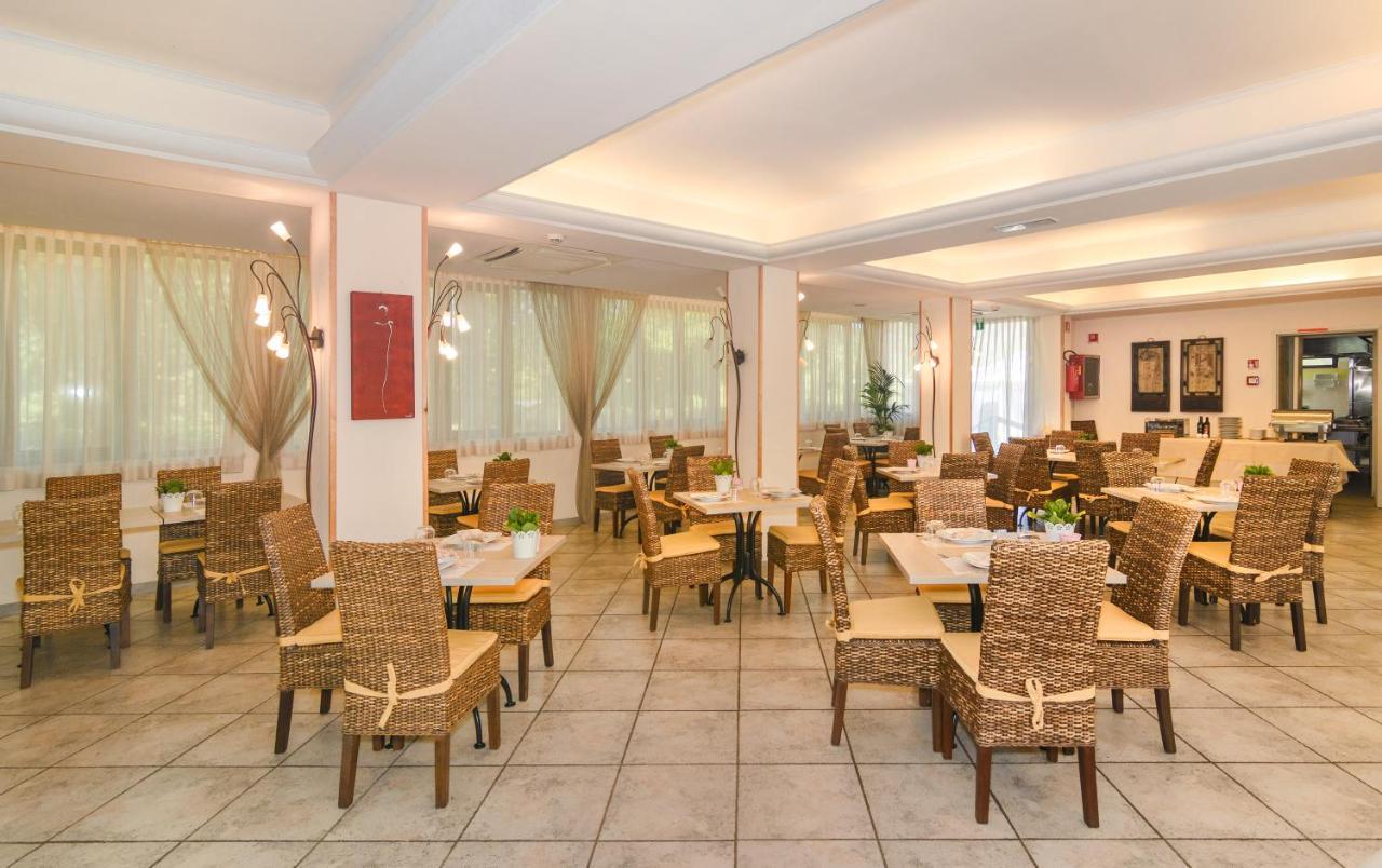 Hotel Nedy Marina di Massa Kültér fotó