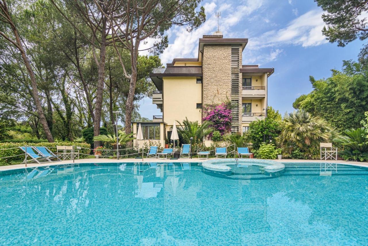 Hotel Nedy Marina di Massa Kültér fotó
