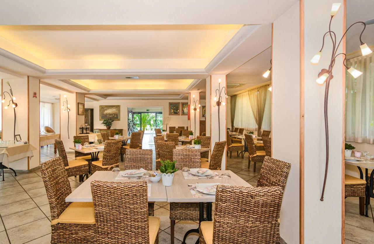 Hotel Nedy Marina di Massa Kültér fotó