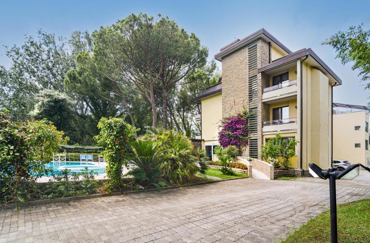 Hotel Nedy Marina di Massa Kültér fotó
