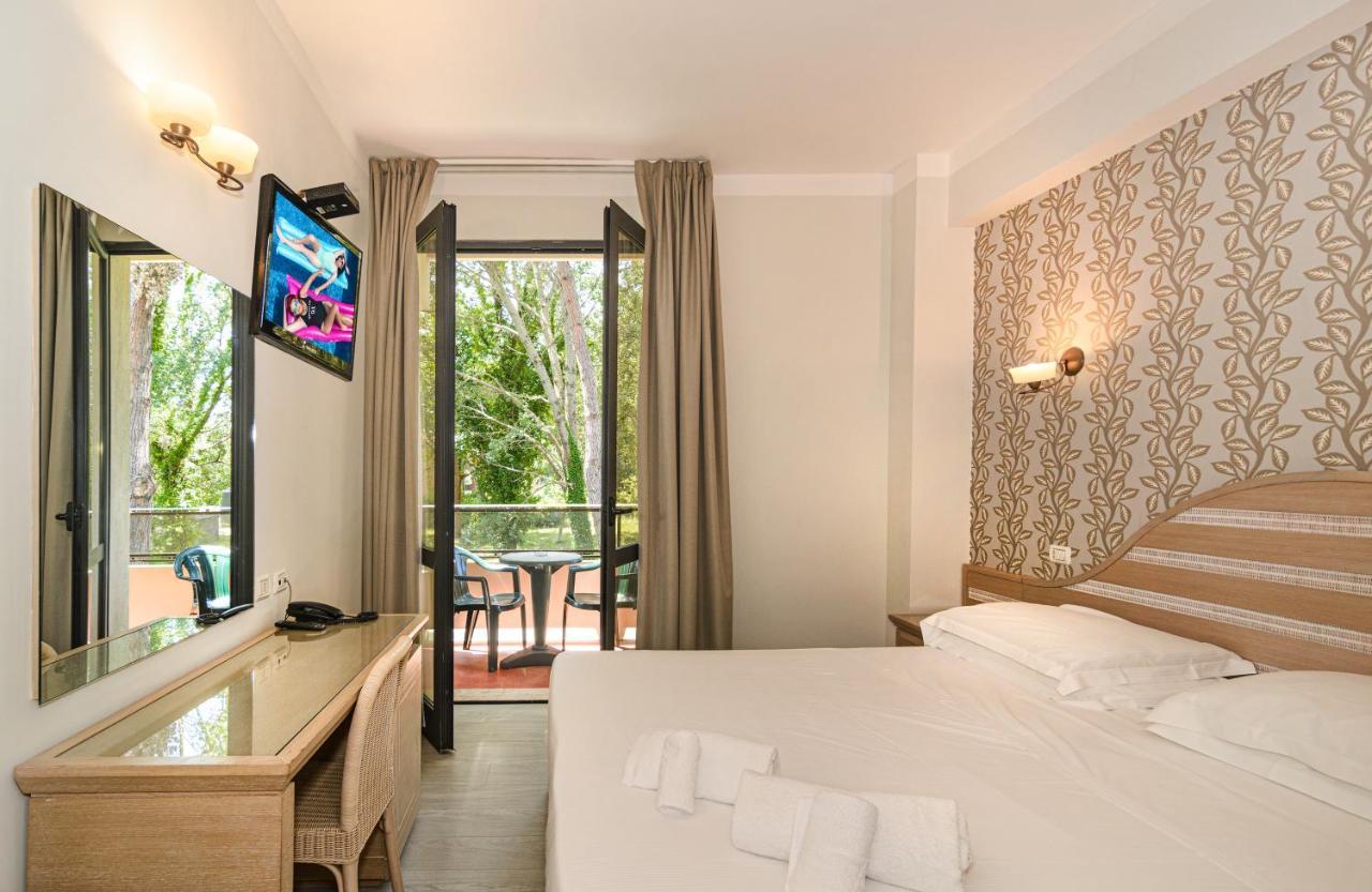 Hotel Nedy Marina di Massa Kültér fotó