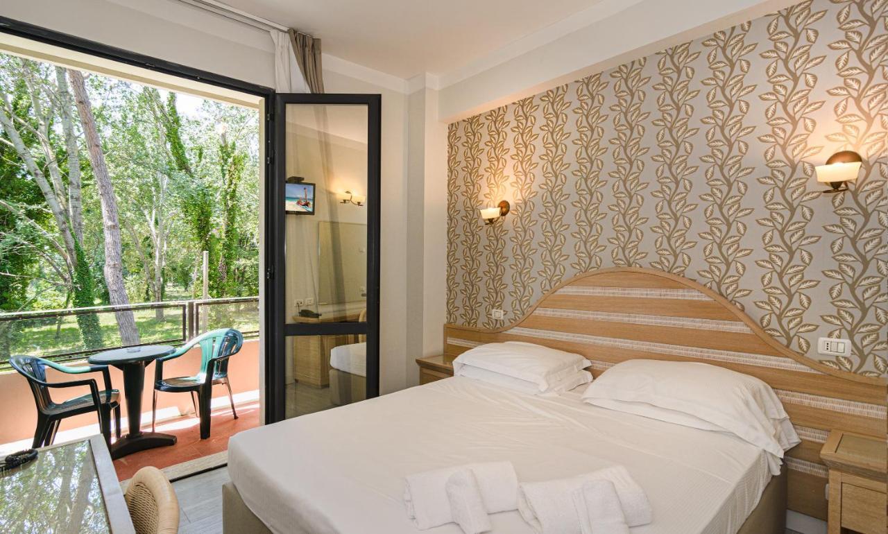 Hotel Nedy Marina di Massa Kültér fotó