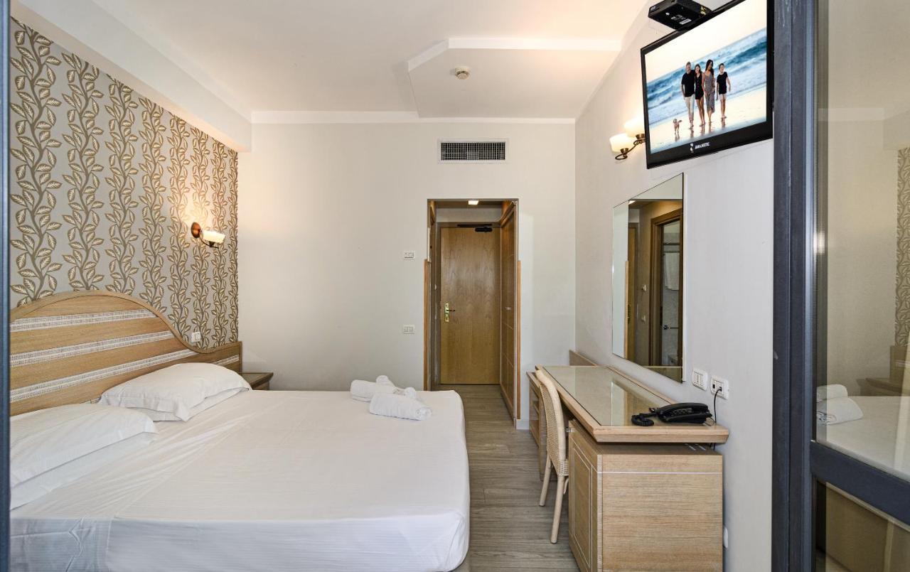 Hotel Nedy Marina di Massa Kültér fotó