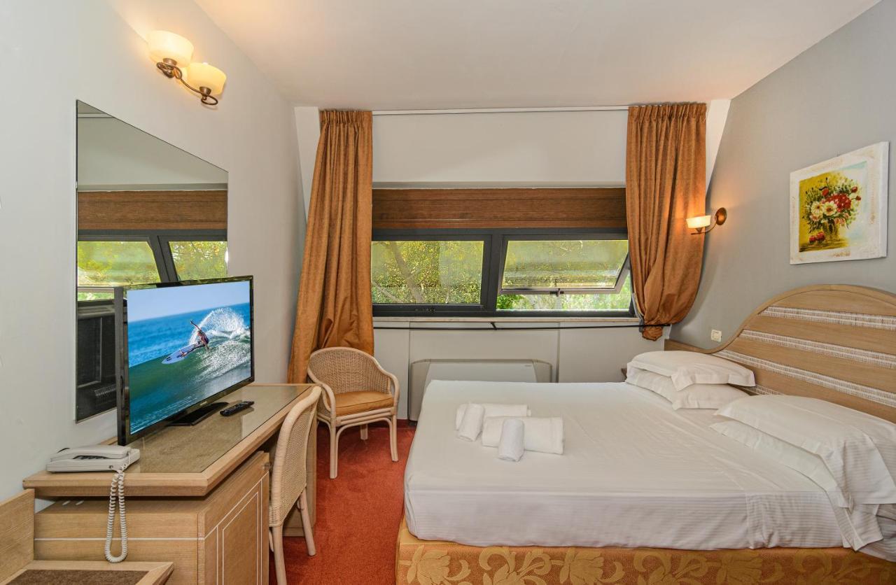 Hotel Nedy Marina di Massa Kültér fotó