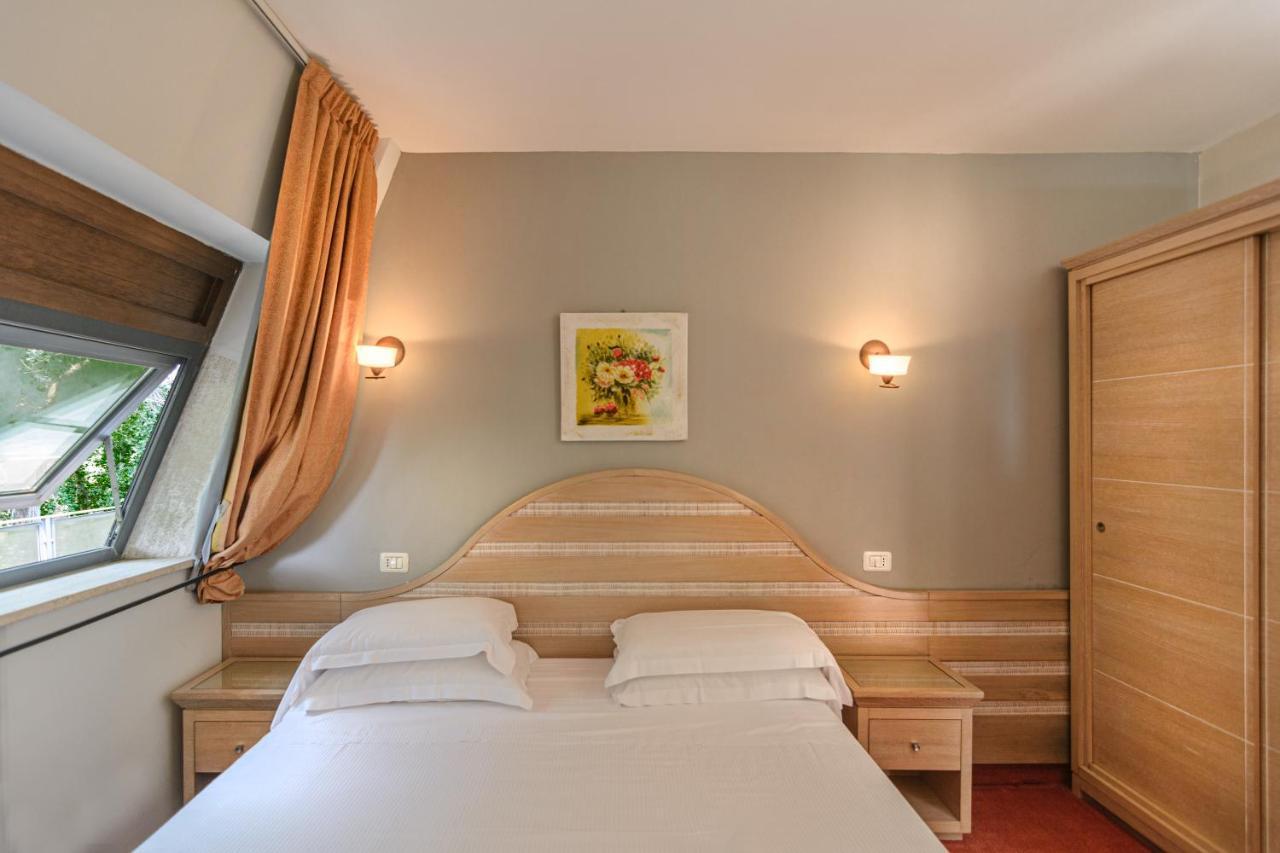 Hotel Nedy Marina di Massa Kültér fotó