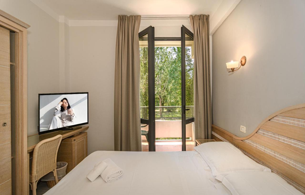 Hotel Nedy Marina di Massa Kültér fotó