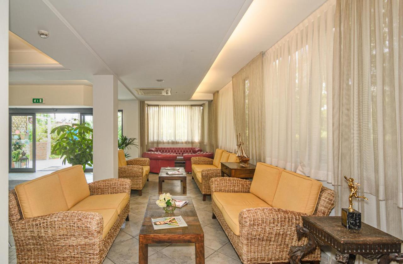 Hotel Nedy Marina di Massa Kültér fotó