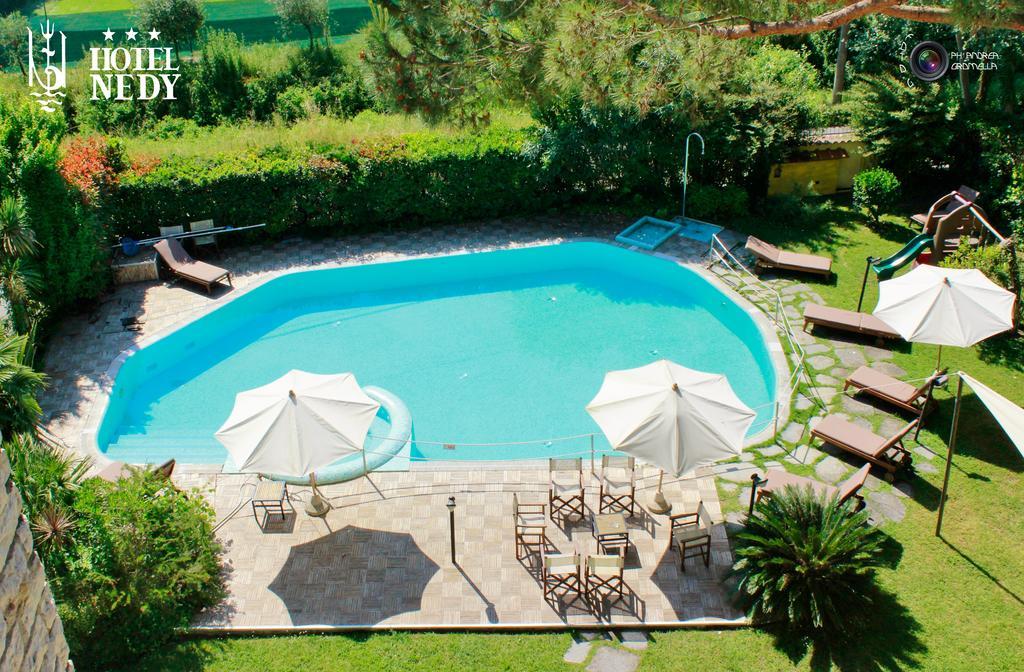Hotel Nedy Marina di Massa Kültér fotó