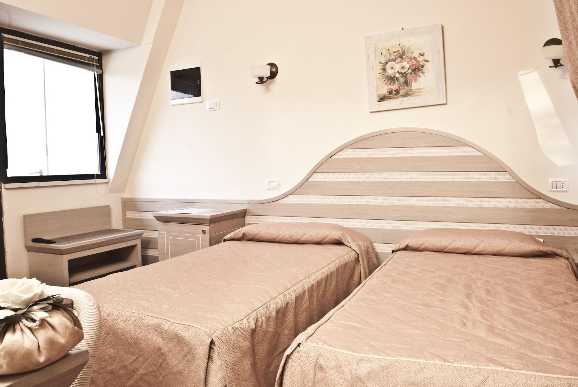 Hotel Nedy Marina di Massa Kültér fotó