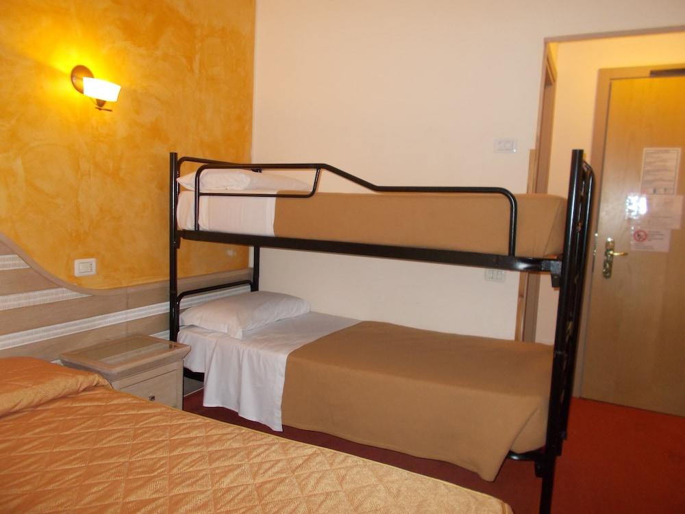 Hotel Nedy Marina di Massa Kültér fotó