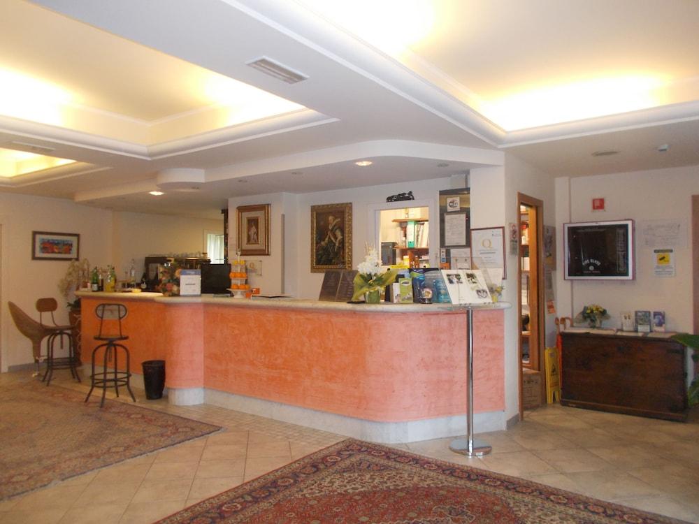 Hotel Nedy Marina di Massa Kültér fotó