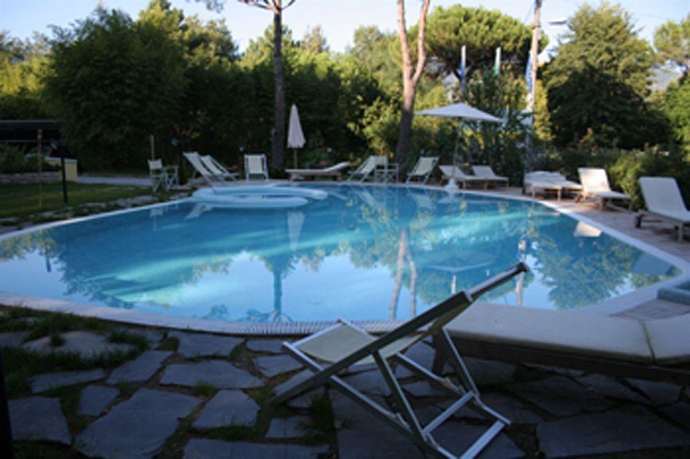 Hotel Nedy Marina di Massa Kültér fotó