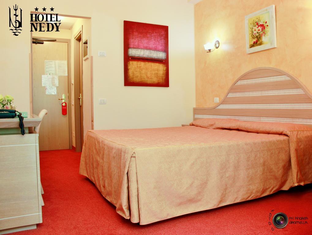 Hotel Nedy Marina di Massa Kültér fotó