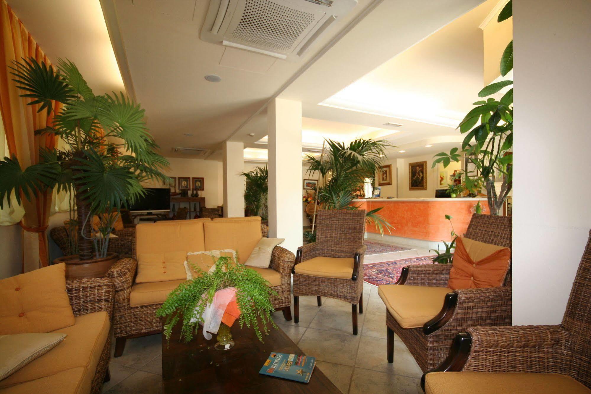 Hotel Nedy Marina di Massa Kültér fotó