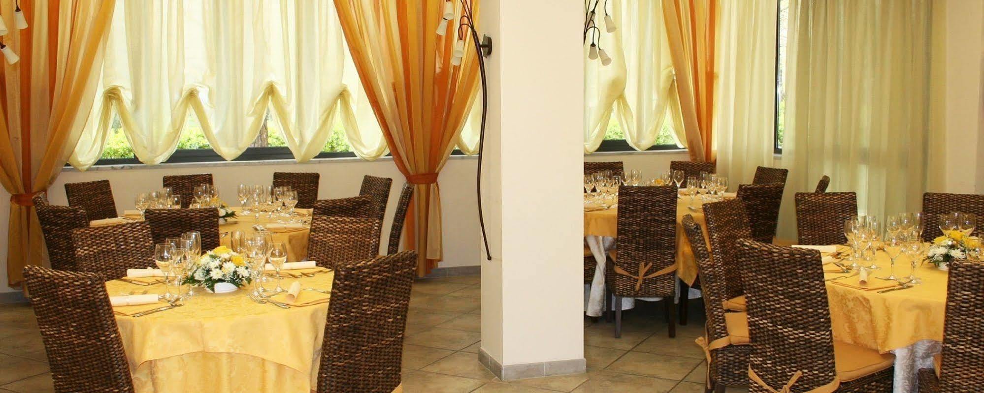 Hotel Nedy Marina di Massa Kültér fotó